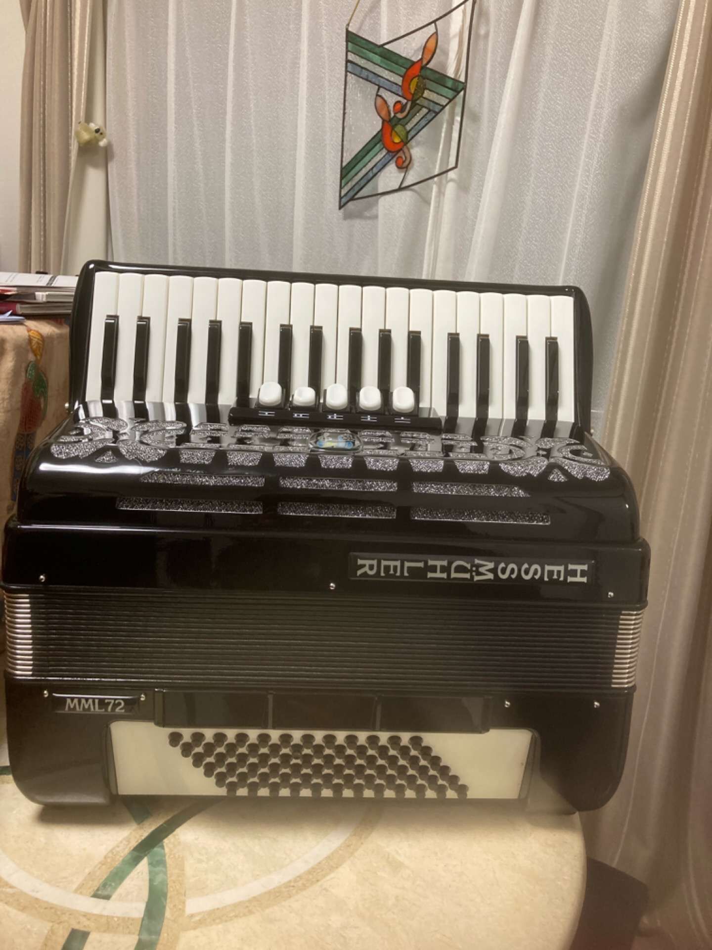 アコーディオンを弾いてみました